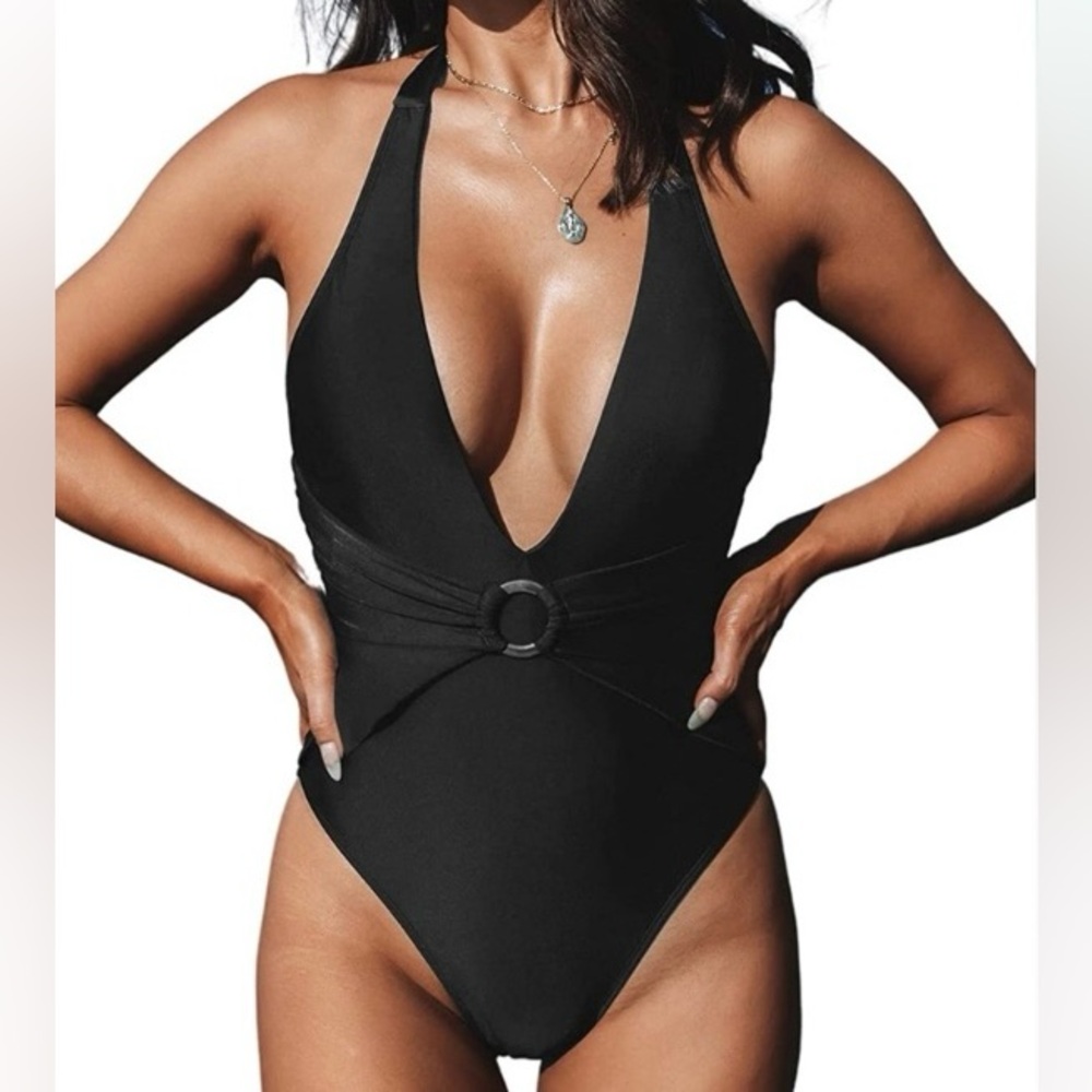 Cupshe halter black with front ring